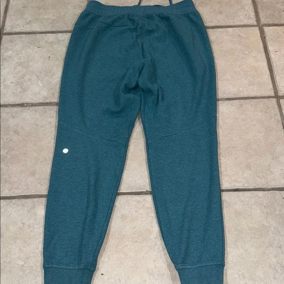 Lululemon at ease joggers - Picture 2 of 5